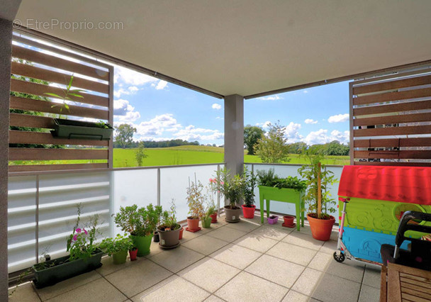 ST PAUL DE VARCES T4 DE 80M2 DONNANT SUR TERRASSE DE 14M2
